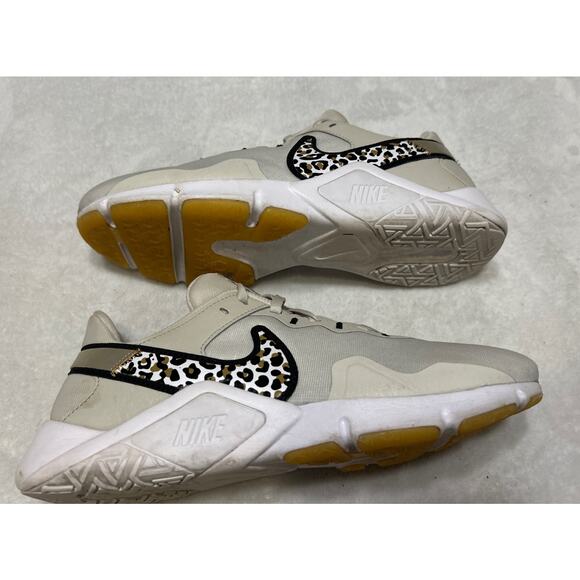 Nike Shoes Women’s Size 9 Legend Essential 2 Light Bone Wheat White Black - Picture 6 of 7